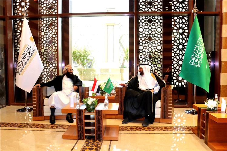 وزير الأوقاف يبحث مع نظيره السعودي ترتيبات حج 1447هـ ورفع جاهزية الخدمات