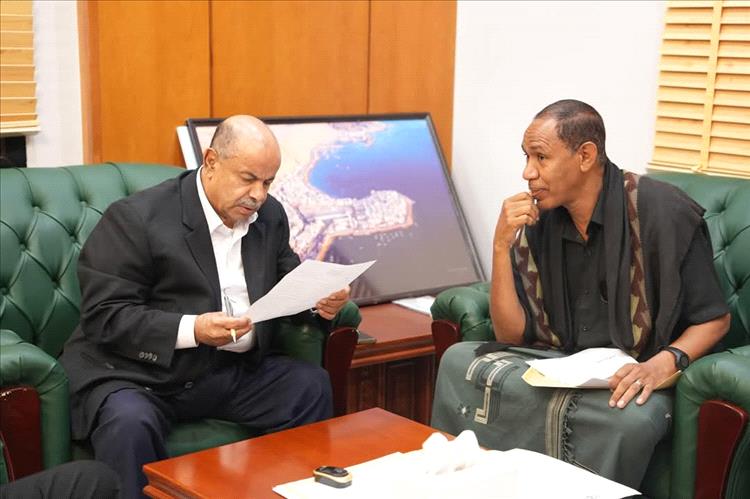 محافظ حضرموت يوجّه بمعالجة طريق البلاد وحفر بئر لمياه الخلعة بساه