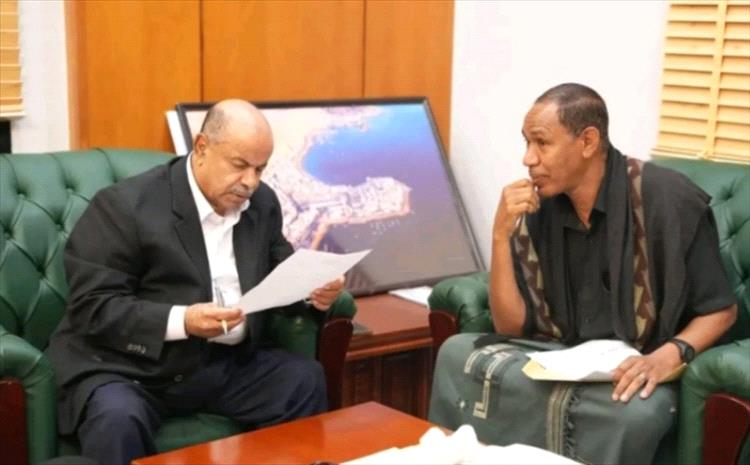 الخنبشي يوجه بمعالجة تعثر طريق “البلاد” وحفر بئر إسعافية لمياه الخلعة بمديرية ساه