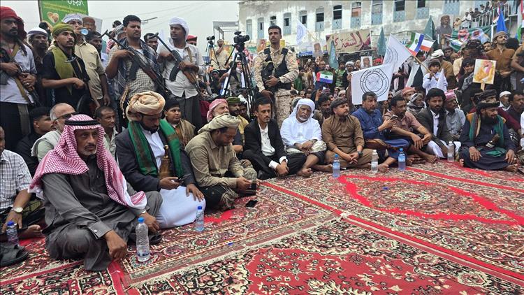 انطلاق الوقفة التضامنية مع المملكة في المكلا بحضور جماهيري واسع