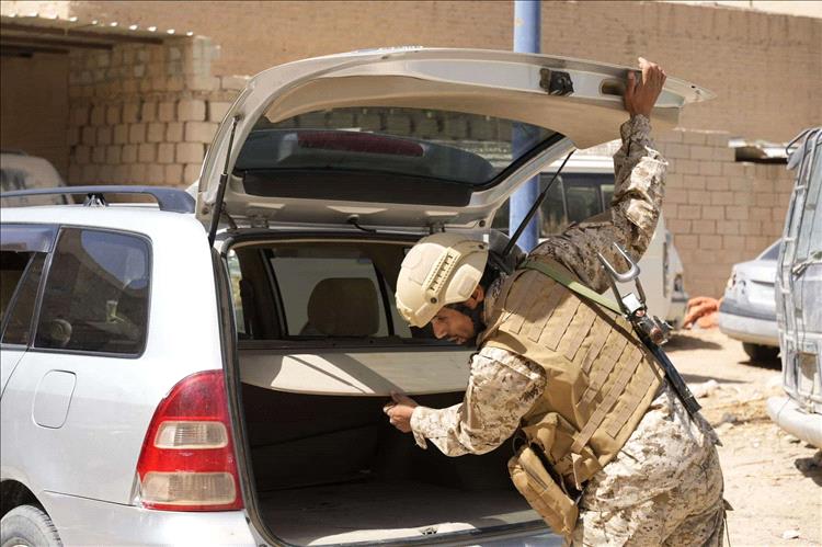 قوات درع الوطن تضبط أسلحة في حملة أمنية بالقطن