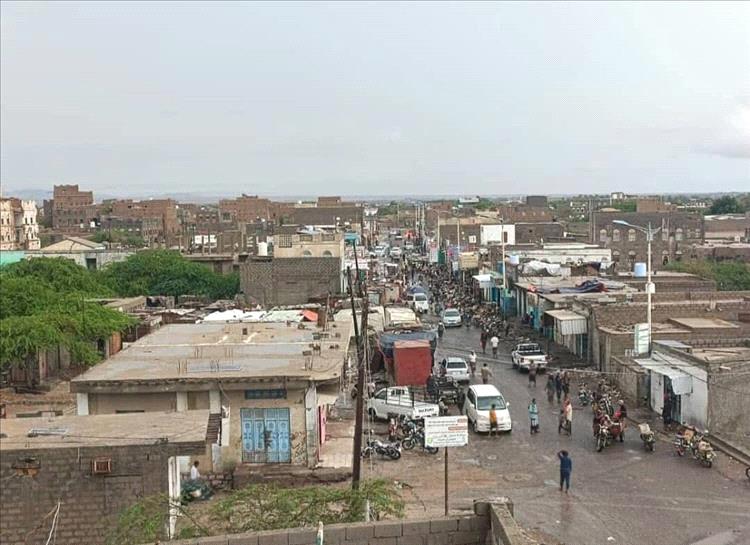 أهالي أحور يطالبون بنقل سوق القات بشكل عاجل خارج المدينة حفاظًا على الأرواح بسبب الثارات