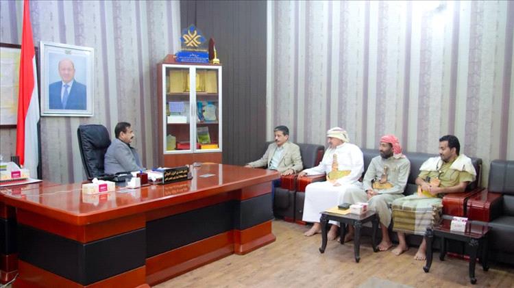 محافظ شبوة يشيد بدور النقابة العمالية في قطاع (5) النفطي، ويؤكد أهميتها في الحفاظ على منشآته الحقلية