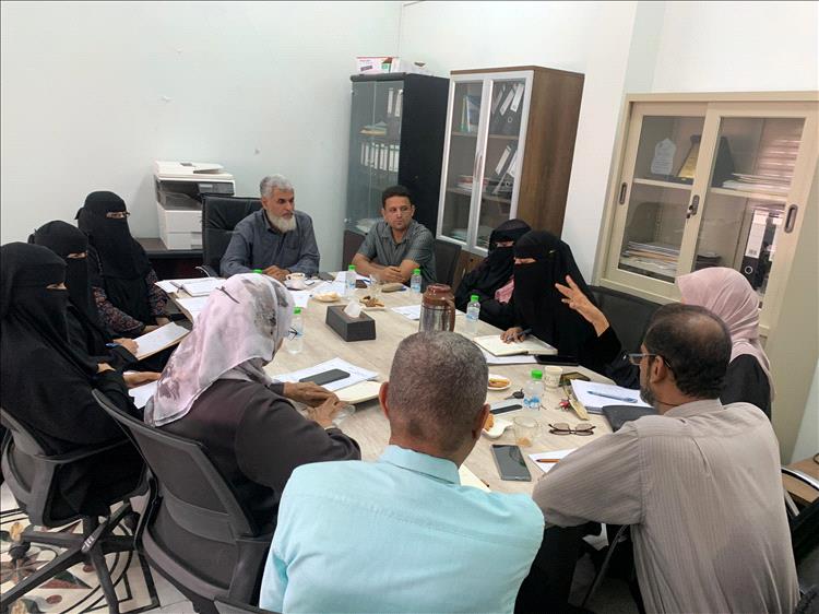 كلية الصيدلة بجامعة عدن تعقد اجتماعها الدوري لشهر مارس