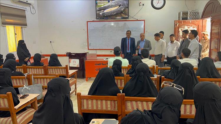 وزير التربية والتعليم (العبادي) يبحث مع عمادة كلية اللغات بجامعة عدن سبل تعزيز الشراكة الأكاديمية