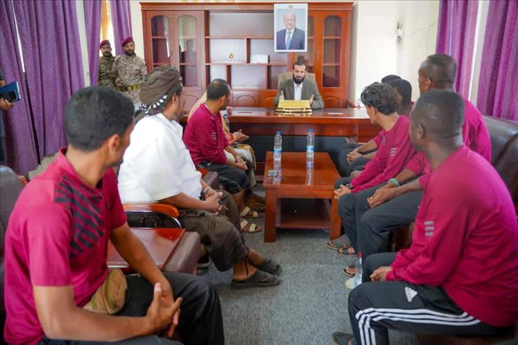 محافظ أبين يلتقي بحكام المحافظة ويكرمهم عقب اجتيازهم الدورة التنشيطية "تجمع عدن"