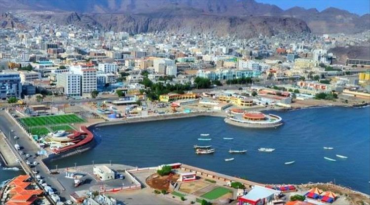 خريجون في عدن يشكون عرقلة القيد في الخدمة المدنية.. واشتراط امتلاك منزل يثير الجدل