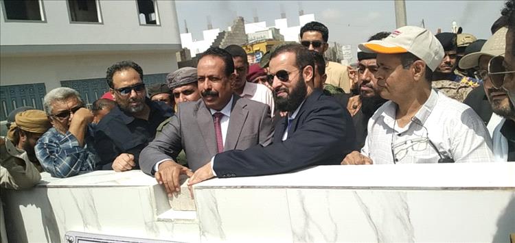 وزير الأشغال ومحافظ أبين يضعان حجر الأساس لمشروع صيانة وإعادة تأهيل خط جعار–باتيس بطول 17.4 كم