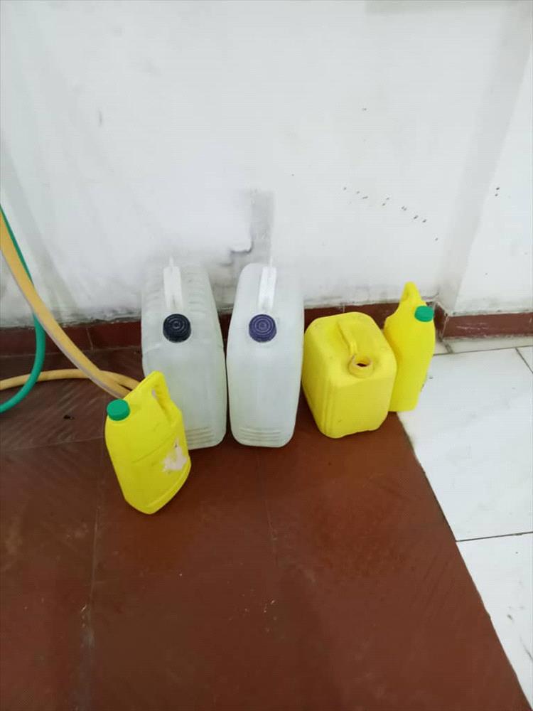 أزمة مياه خانقة في بروم حضرموت.. سكان يلجؤون للمساجد بعد تعثر المشروع وغياب الحلول