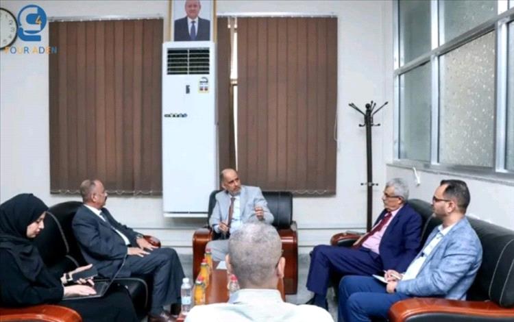 وزيرا المالية والنقل يقران آليات لضبط الإيرادات وإغلاق الحسابات خارج البنك المركزي