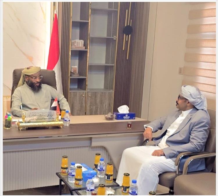 قيادة المنطقة العسكرية الأولى تستقبل مدير عام مصلحة شؤون القبائل وتؤكد تعزيز التنسيق الأمني