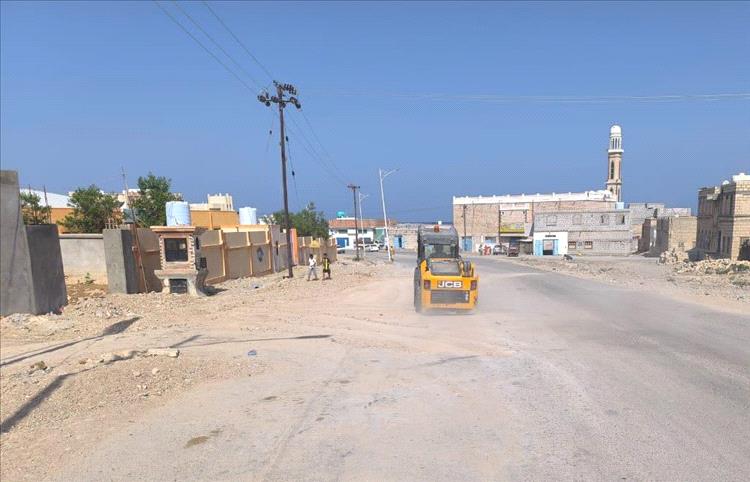 مناطق بروم ميفع تشهد استمرار حملة إزالة ورفع مخلفات الامطار والسيول