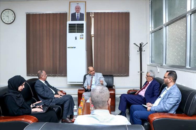 وزيرا المالية والنقل يناقشان الجهود المشتركة لتنفيذ خطة الإصلاحات الشاملة في قطاع النقل