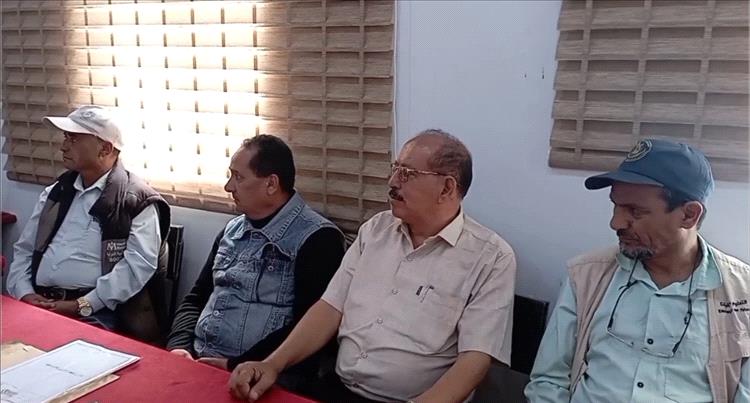 السلطة المحلية بالحصين تناقش مشاكل الغاز والبنزين التجاري بالمديرية