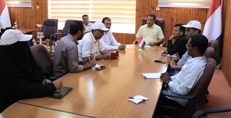 وكيل حضرموت المساعد يناقش مع منظمة صناع النهضة تنفيذ دراسة الإدارة المتكاملة للموارد المائية بوادي حضرموت