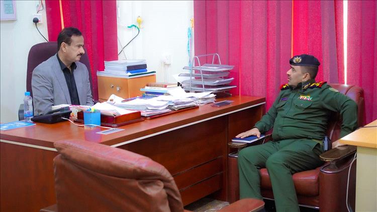 المحافظ بن الوزير يطّلع على مستوى تنفيذ الحملة الأمنية لمنع حمل السلاح ويؤكد على مضاعفة الجهود لتعزيز الاستقرار