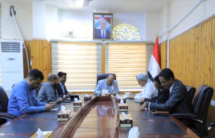 وكيل حضرموت يطلع على خطة تنفيذ برنامج تعزيز سلاسل القيمة الزراعية بسيئون وتريم