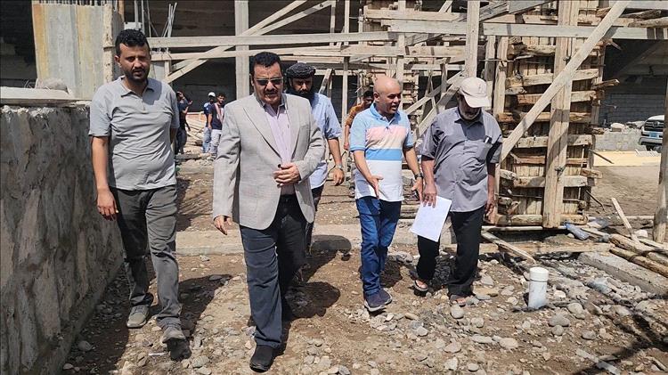 خلال تفقده لمشروع بناء صالة لنادي أهلي عدن..
مدير عام المنصورة يؤكد دعم السلطة المحلية للمشاريع الرياضية