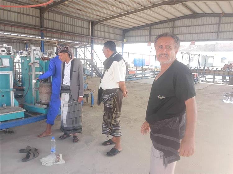 مكتب الصناعة وشؤون الغاز بشبوة ينفذان زيارة ميدانية لتعزيز الاستقرار التمويني وضبط الأسعار