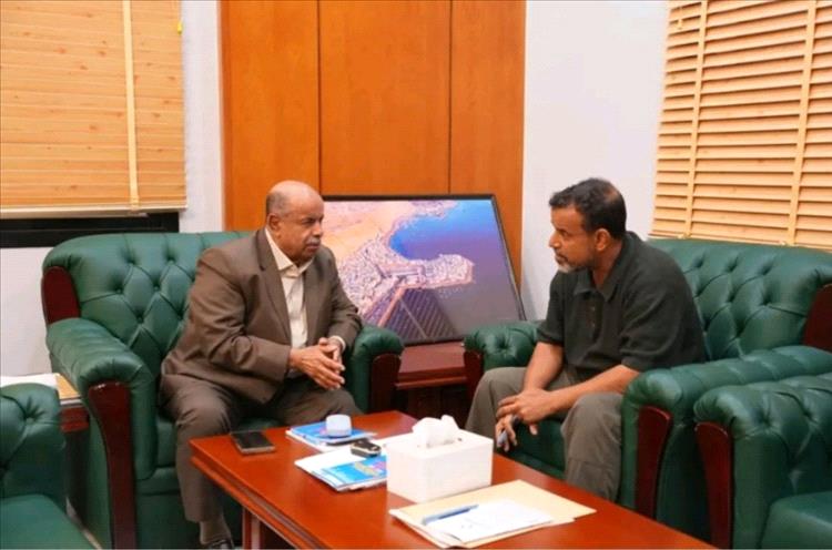 عضو مجلس القيادة محافظ حضرموت يؤكد على تعزيز الأمن ورفع كفاءة أجهزة الشرطة بالمكلا