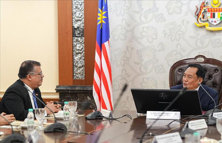 سفير بلادنا يبحث مع رئيس مجلس الشيوخ الماليزي تعزيز العلاقات الثنائية