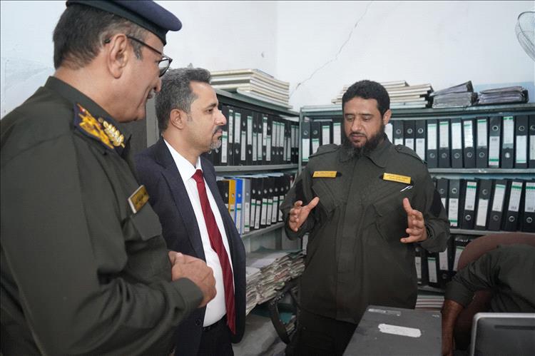 المحافظ "الحالمي"  يفتتح فرعاً جديداً للأحوال المدنية والسجل المدني بمديرية تبن لحج