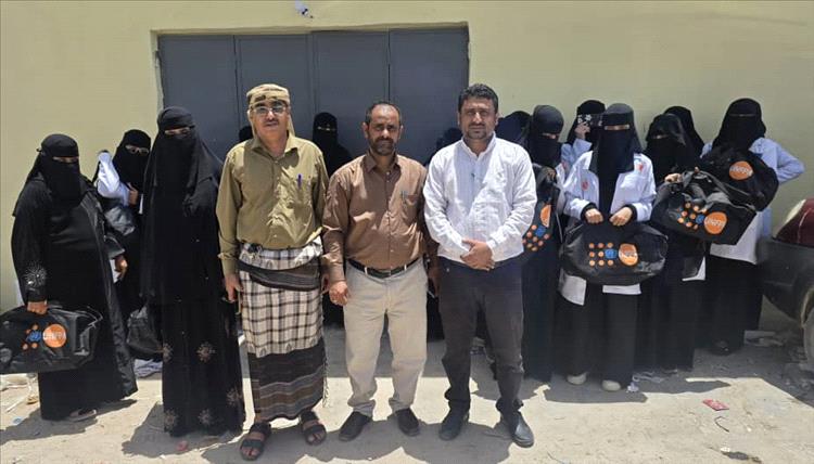 مدير عام مكتب الصحة والسكان بشبوة الذيب يدشن توزيع حقائب القبالة المتكاملة وافتتاح مخازن الرعاية الصحية والصحة الانجابية