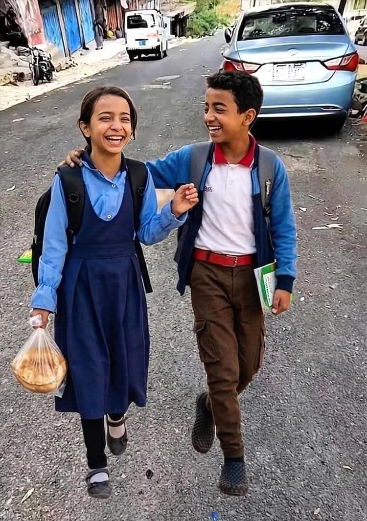 ضحكة إبراهيم حين تهزم الطفولة قسوة الطريق .