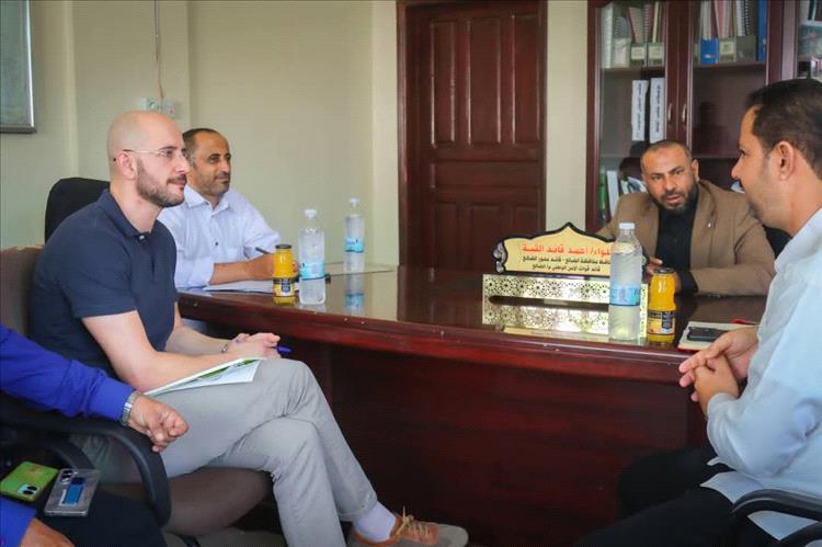 القبة يبحث مع وفد الصليب الأحمر التدخلات الانسانية في الضالع