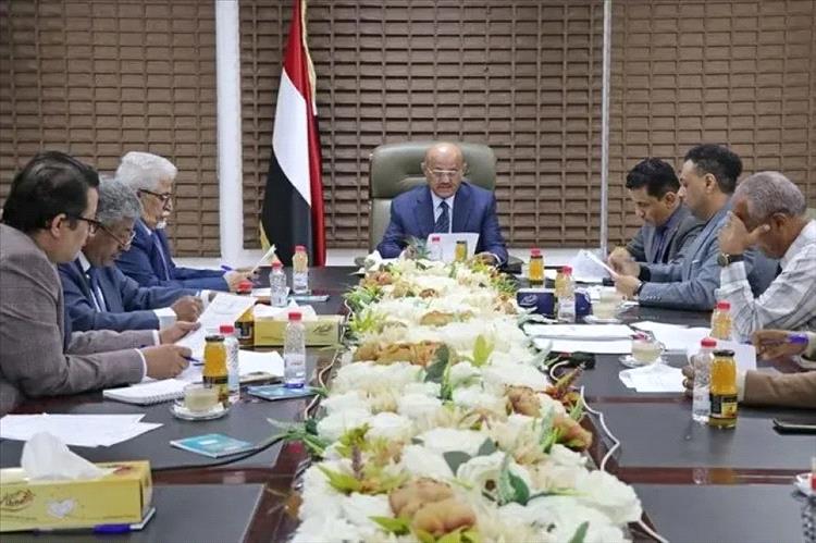 خطوة اقتصادية لافتة من عدن تعيد الثقة بالقطاع المصرفي اليمني