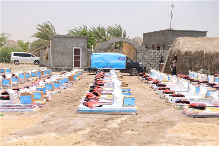 تعز.. الوصول الإنساني تقدم مساعدات إغاثية غذائية وايوائية لمتضرري السيول والامطار في المخا