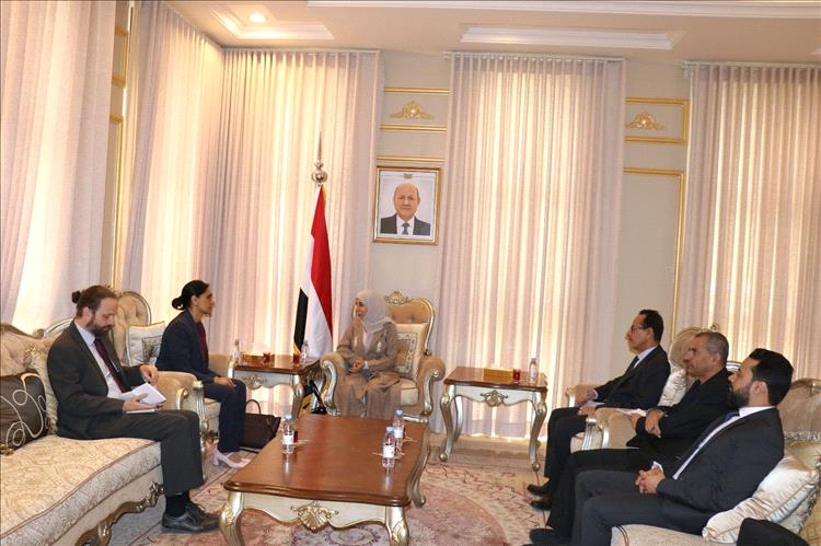 وزيرة التخطيط تبحث مع السفيرة البريطانية تعزيز الشراكة التنموية والمؤسسية