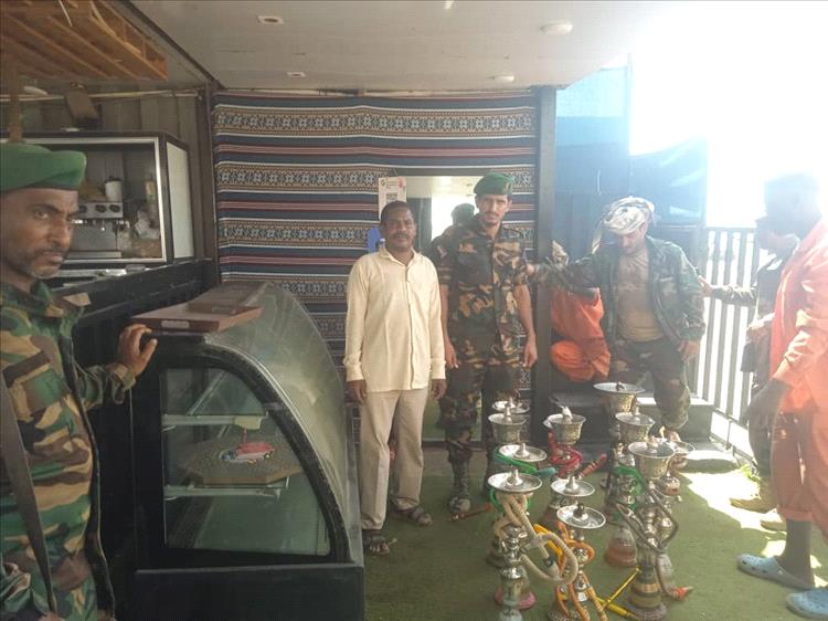 حملة ميدانية لإزالة العشوائيات وضبط المخالفات بكورنيشات خورمكسر