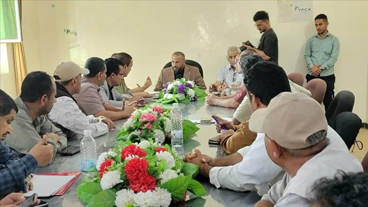 محافظ الضالع يعقد اجتماعاً موسعاً لمناقشة تطوير الخدمات الطبية بالمحافظة