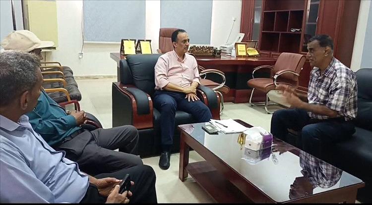 مدير صحة عدن وجمعية الهلال الأحمر يناقشان تعزيز التعاون لتحسين الخدمات الصحية