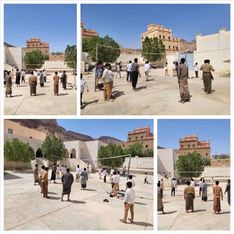 مباراة ودية في كرة الطائرة بين الطلاب ومعلميهم بمدرسة المجد بلنف