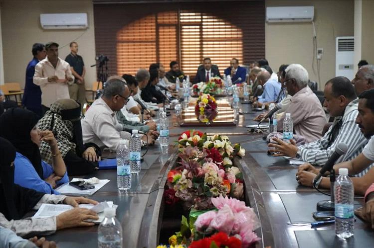 محافظ لحج يترأس الاجتماع الأول للمكتب التنفيذي