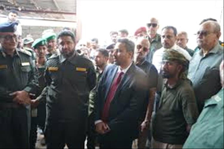 محافظ لحج يفتتح فرع الأحوال المدنية والسجل المدني بمديرية تُبَن