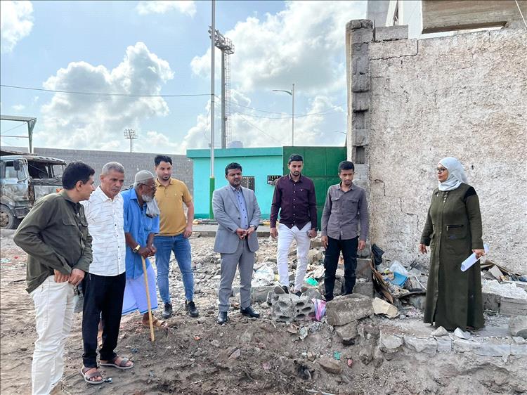 مدير عام الشيخ عثمان يطلق أعمال تنموية جديدة بتمويل محلي لتعزيز الخدمات في المديرية