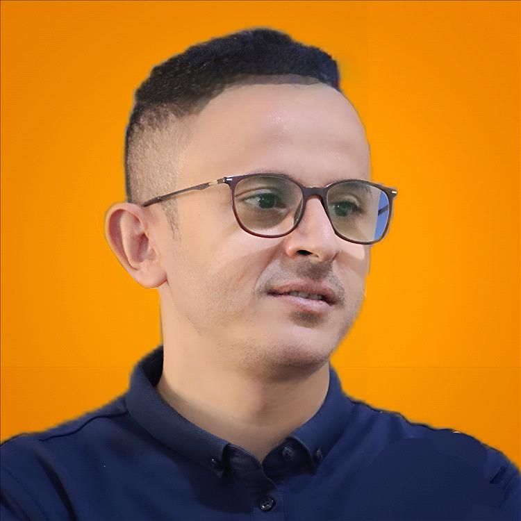 صحفي يمني يكشف واقعة صادمة في المحويت: إغلاق مسجد على مصلين وإيداع شاب السجن بعد احتجاجه