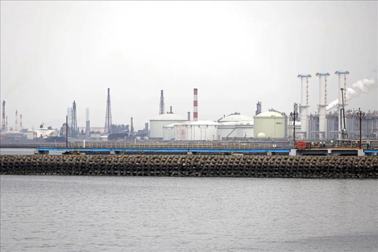 اليابان تبتكر طرقاً بديلة لتأمين النفط بعيداً عن هرمز