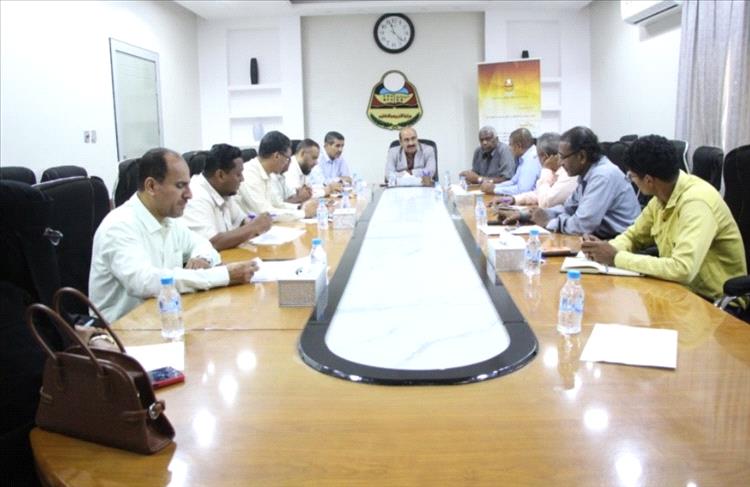 تربية ساحل حضرموت تناقش جاهزية اختبارات الثانوية وتقرّ ترتيبات شاملة للعام الدراسي 2025/2026