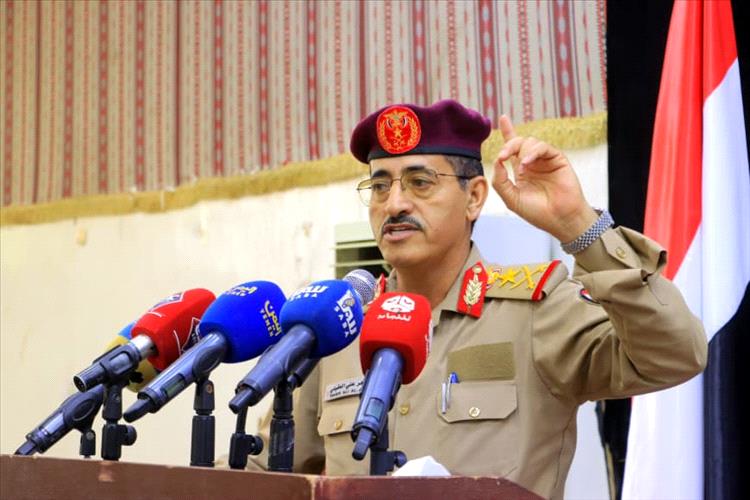 مأرب : وزير الدفاع يؤكد أن دماء  الشهداء هي الشعلة التي ستضيء طريق الأحرار نحو العاصمة صنعاء