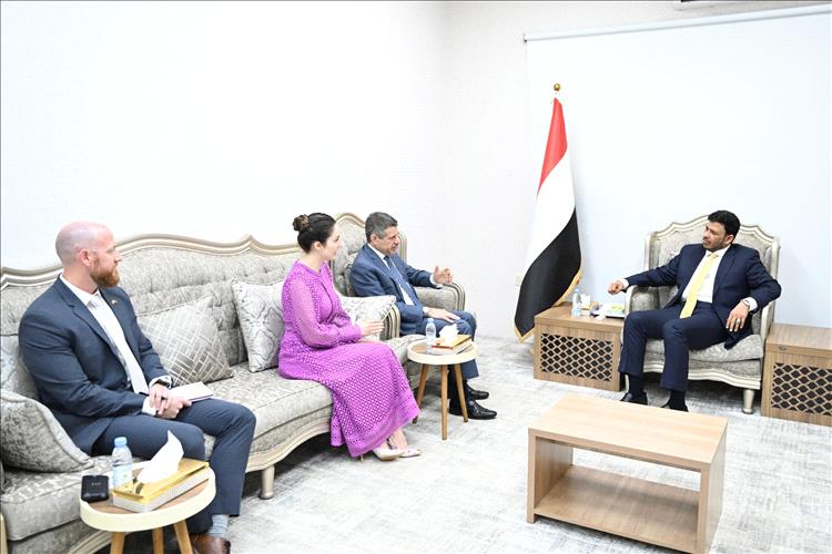 عبدالله العليمي يبحث مع السفير الأمريكي ملفات الإصلاح الاقتصادي والتنسيق الأمني والتطورات الإقليمية