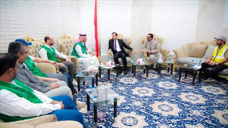 حركات تنموية في شبوة.. ماذا دار في لقاء المحافظ بن الوزير بالفريق السعودي؟
