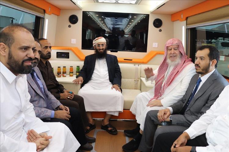 وزير الأوقاف يناقش مع شركة النقل البري خطط وآليات نقل حجاج اليمن بين مطار جدة والأراضي المقدسة