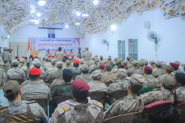 وزير الدفاع يتفقد المنطقة العسكرية السادسة في الجوف