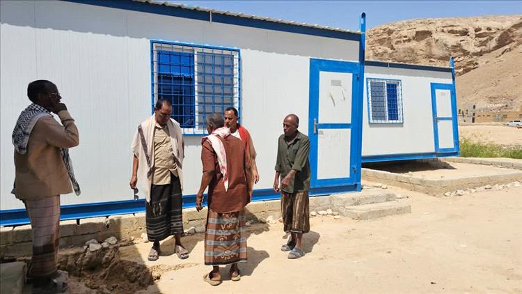 مدير عام ساه يتفقد الأضرار بمدرسة الخامرة للبنات ويطلع على وضع مساحات المصالح العامة بالمنطقة