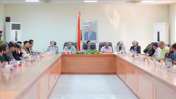 المكتب التنفيذي بمحافظة شبوة يبارك الموافقة على إنشاء مصفاة نفطية في قطاع العقلة