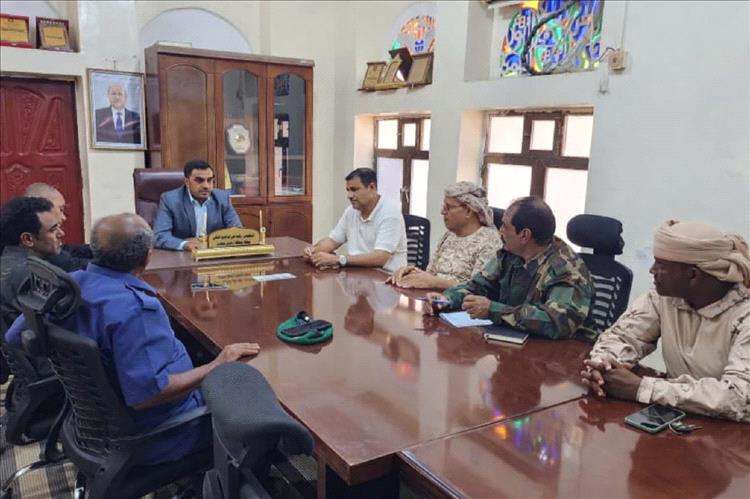 أمنية سقطرى تناقش الأوضاع الأمنية وتعزيز الاستقرار في المحافظة